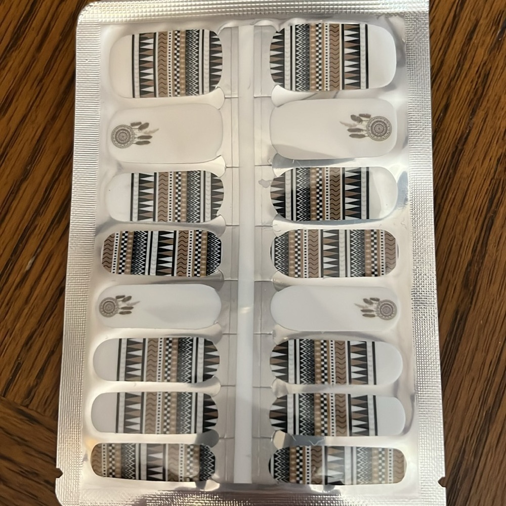 6 Assorted Nail Wraps Set - Picture 5 of 8